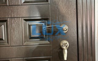 наружная дверь с двумя замками, отделка МДФ панели