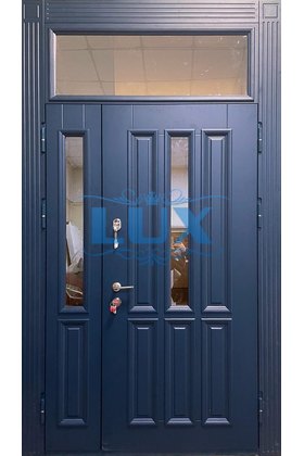 двустворчатая дверь с зеркальным стеклами и отделкой МДФ